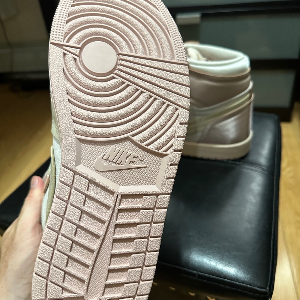 Nike Air Jordan 1 Mid SE Pink Satin Pastel W 11.5 / M 10 - Picture 5 of 8